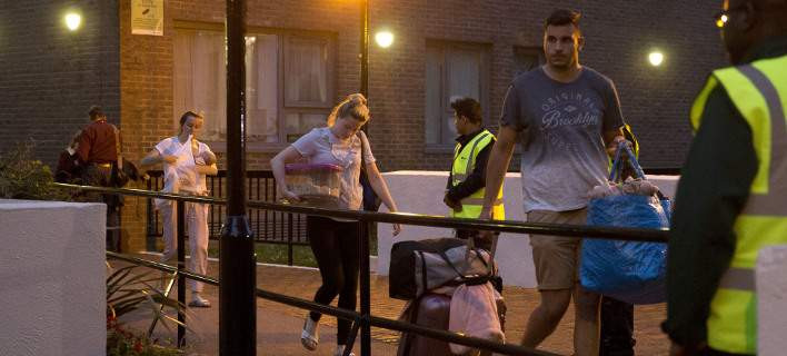 Τρόμος στο Λονδίνο: Εκκένωσαν τη νύχτα 5 πολυκατοικίες λόγω κινδύνου πυρκαγιάς (βίντεο)